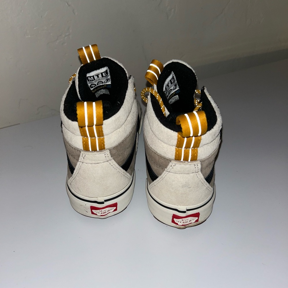 Vans High-Top Winter Boots - Cream, Black, Gold - Picture 3 of 5